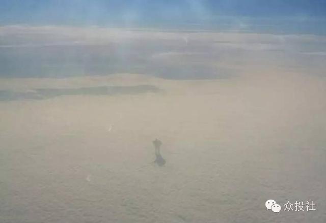 什么软件可以人在云上 人在云上走打一字