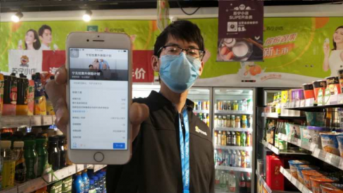 苏宁小店店主:领了苏宁金融新冠肺炎保险,安心多了