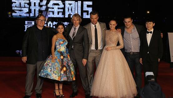 微影时代携手亿航 助阵《变形金刚5》首映礼