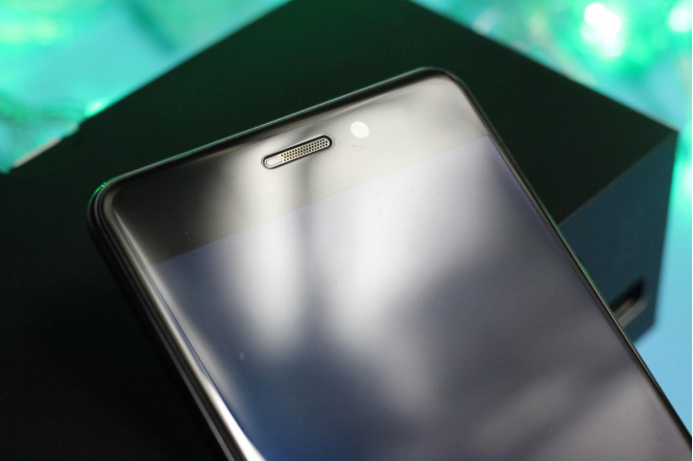 还在等iphone8的朋友们注意啦,这款手机不比苹果差