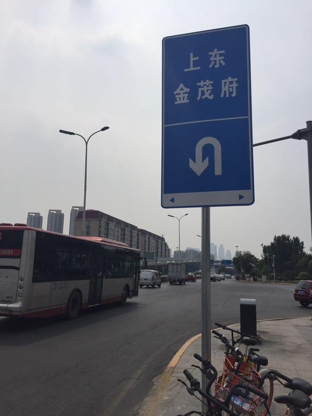 word蓝底白字